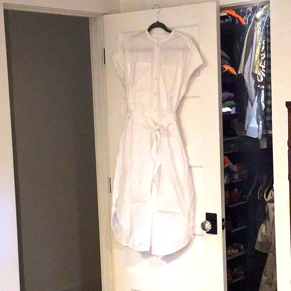 Short sleeve white poplin dress
